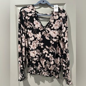 Buckle black floral top. Size small. NWT
